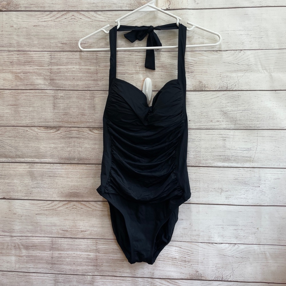 LA BLANCA RUCHED ONE PIECE SWIMSUIT IN BLACK